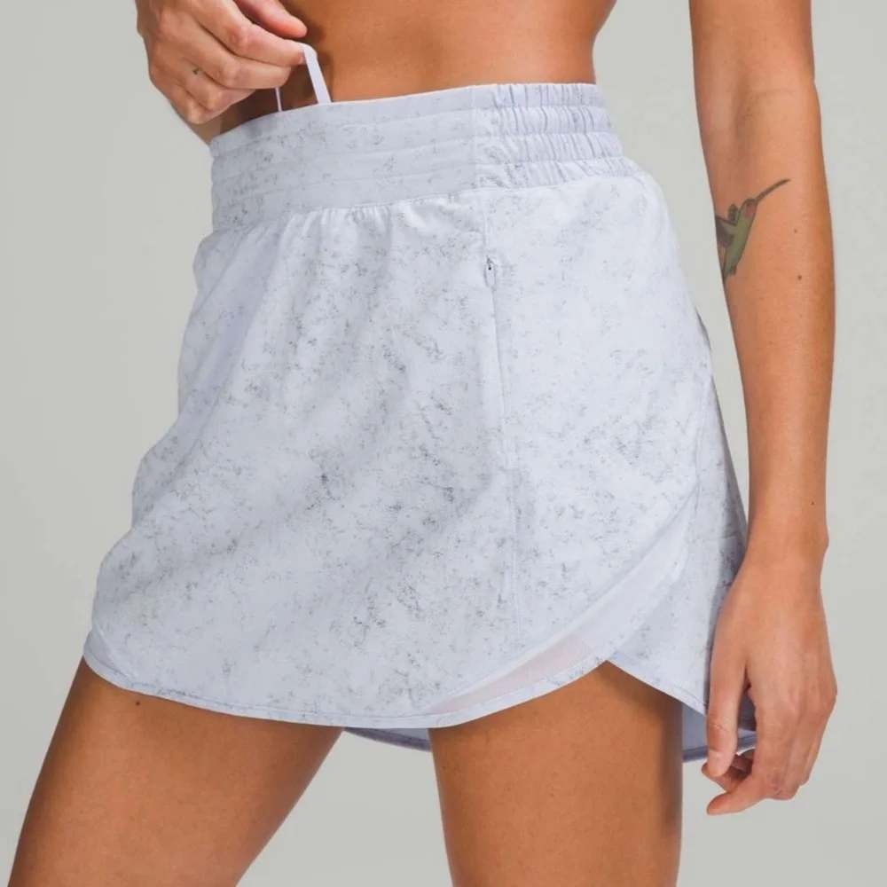 Lululemon Hotty Hot High-Rise Skirt In Gravel Dust Pastel Blue LW8AF2T Size 12